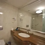 Jasmine Court & Casino Hotel 5*