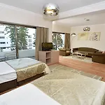Jasmine Court & Casino Otel