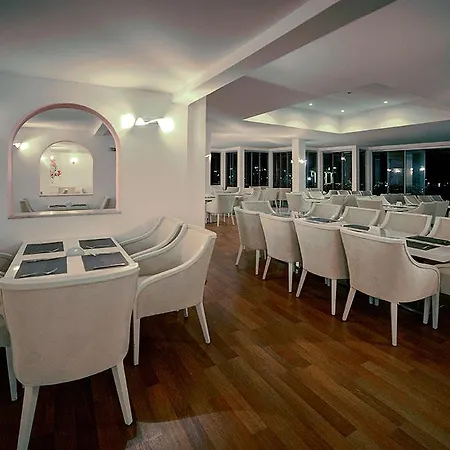 מלון Jasmine Court & קיירניה