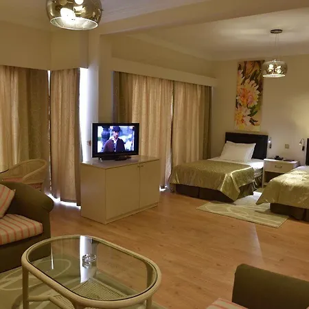 מלון Jasmine Court & קיירניה