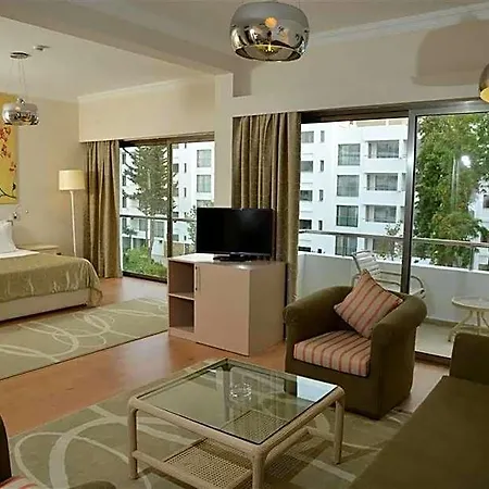 מלון Jasmine Court & קיירניה