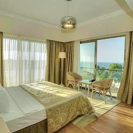 Jasmine Court & Hotel