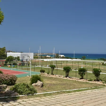Jasmine Court & 4* קיירניה