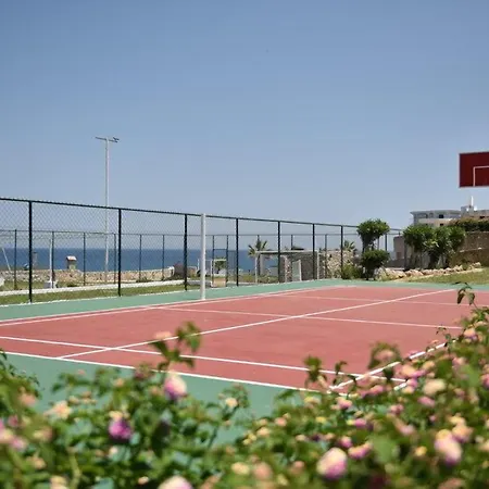 Jasmine Court & 4* קיירניה