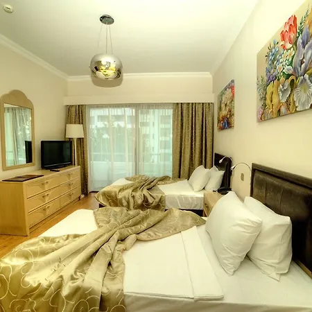 Jasmine Court & 4* קיירניה