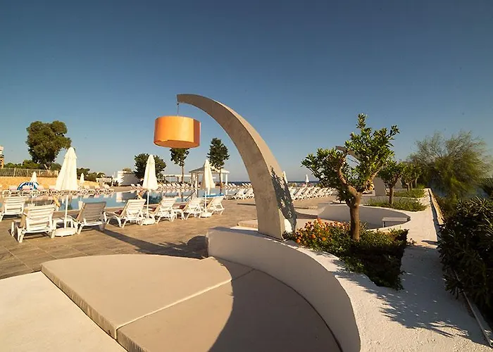 Jasmine Court & Casino Hotel 5*