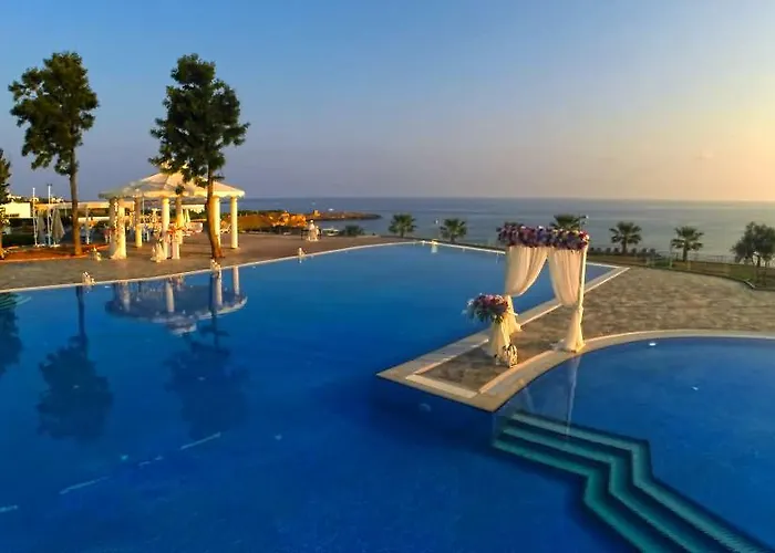 Jasmine Court & Casino Hotel 5*