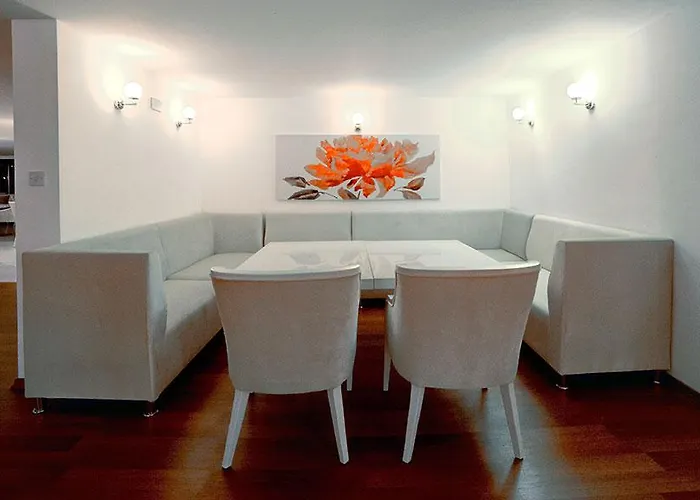 Jasmine Court & Casino 5*