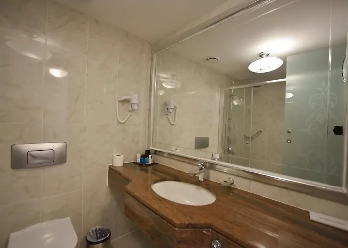 Jasmine Court & Casino Hotel 5*