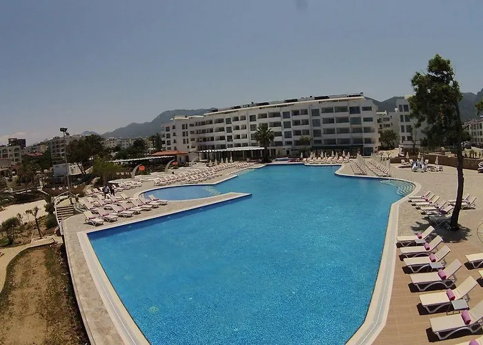 Jasmine Court & Casino Hotel 5*