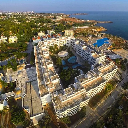 فندق Jasmine Court & Casino كيرينيا