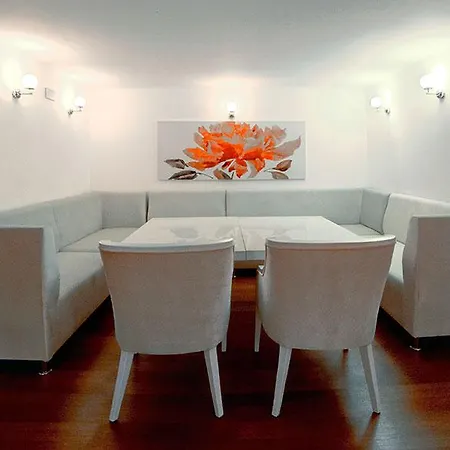 Jasmine Court & Casino 5*