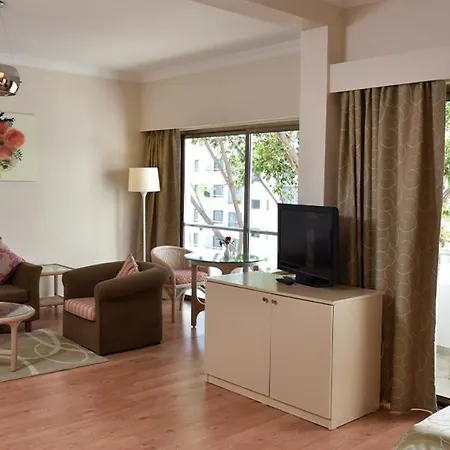 Jasmine Court & Casino فندق كيرينيا